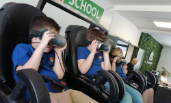 Učenici sa VR opremom