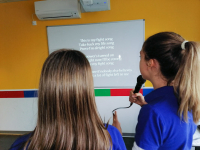 Zabava na času uz karaoke Zabava na času uz karaoke