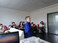 Pevanje uz karaoke Pevanje uz karaoke