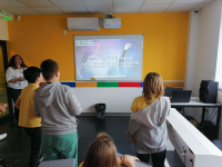 Karaoke žurka u Savremenoj školi Karaoke žurka u Savremenoj školi