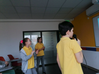 Đaci pevaju karaoke pesme Đaci pevaju karaoke pesme