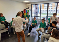 Corner day u Savremenoj