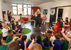 Interaktivna predstava „Alisa u zemlji umetnosti”