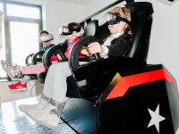 Deca se voze svemirskim brodom