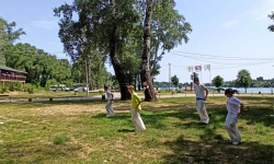 Učenici se trkaju u džakovima