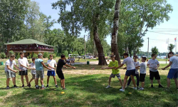 Učenici vuku konopac