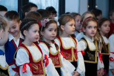 Devojčice koje recituju pesme