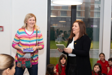 Dodela knjiga za pobednike u kvizu znanja