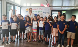 Učenici sa diplomama