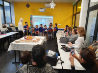 Učenici pevaju slavske pesme