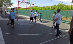 Igrači ispred koša