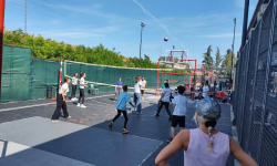 Lopta u vazduhu tokom odbojkaškog meča