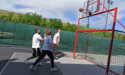 Nastavnik je šutnuo na koš