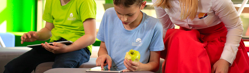 Deca vežbaju čitanje